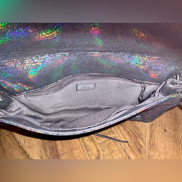 Urban Outfitters oil slick crackled print shoulder bag with silver rings - nwot - Picture 7 of 9